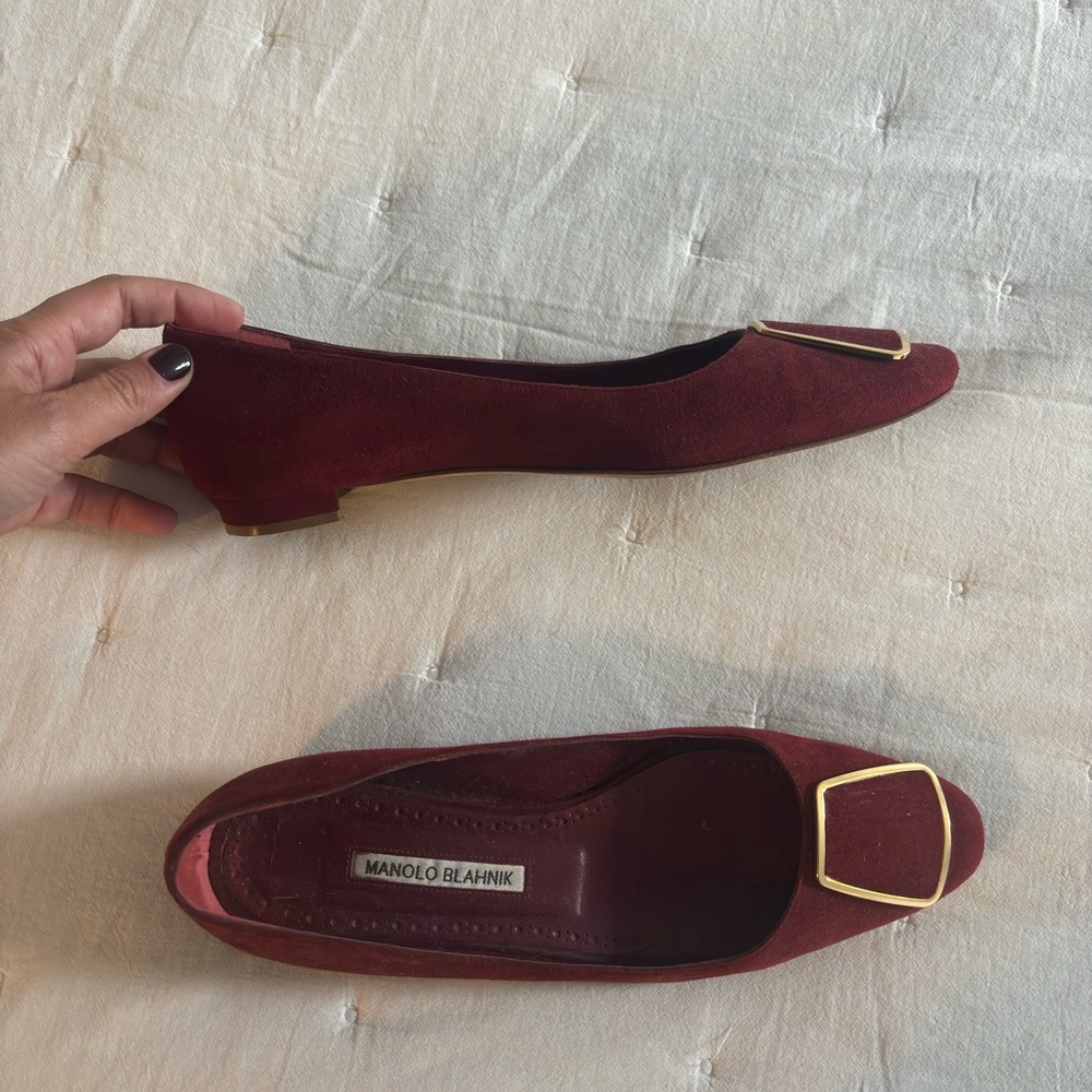 Manolo Blahnik Red Flats with Gold Detail - Picture 4 of 5